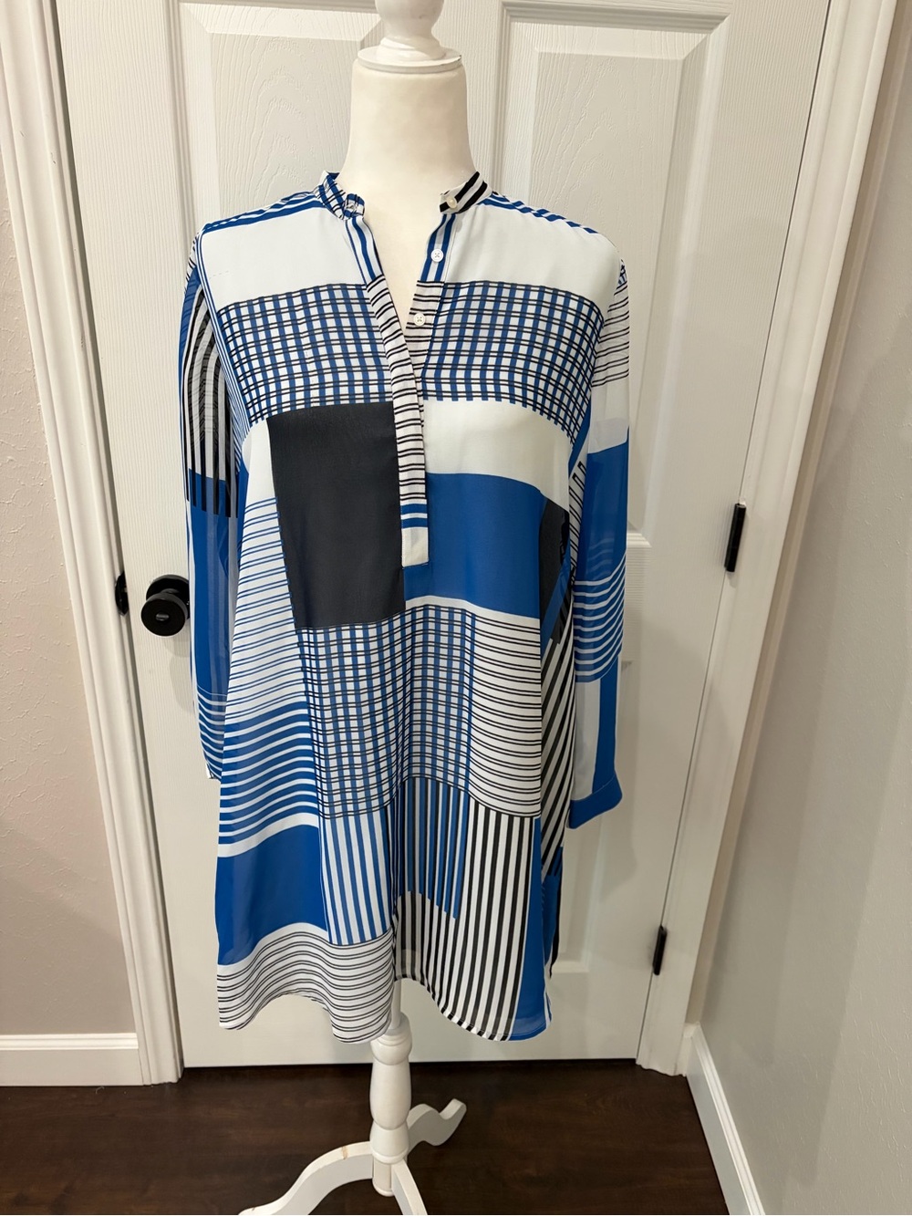 LOFT Outlet Blue, White and Black Geometric Long Sleeve Tunic Dress - Size Small